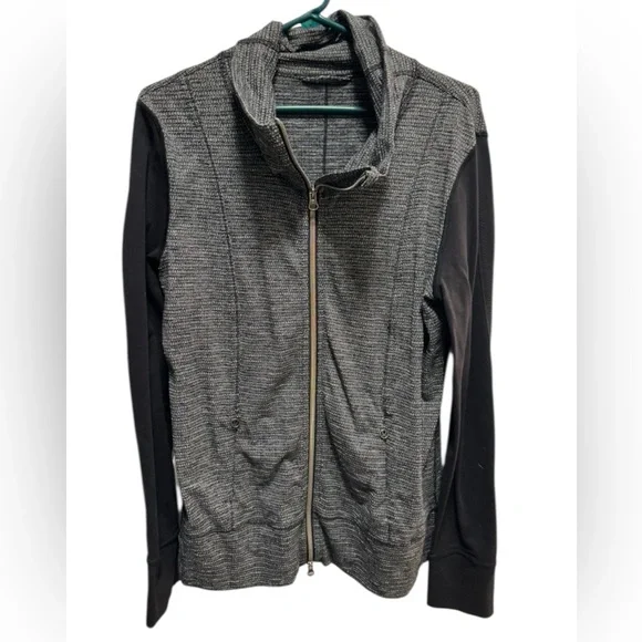 Lululemon Daily Yoga Jacket
Coco Pique Black / Black - Picture 5 of 8